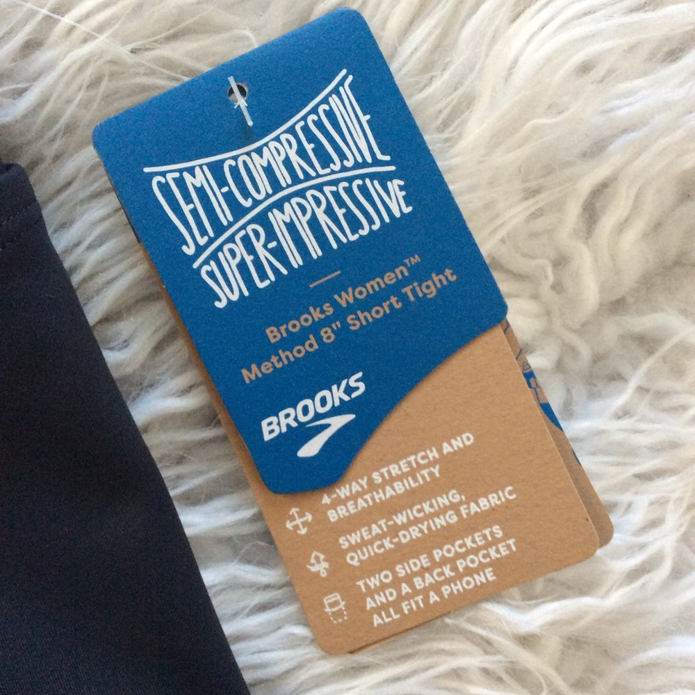 NWT Brooks Method 8” Short Tight - Picture 12 of 12